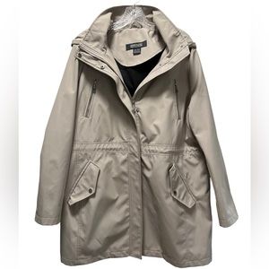 Ladies Kenneth Cole Reaction spring jacket color light beige Size XXL